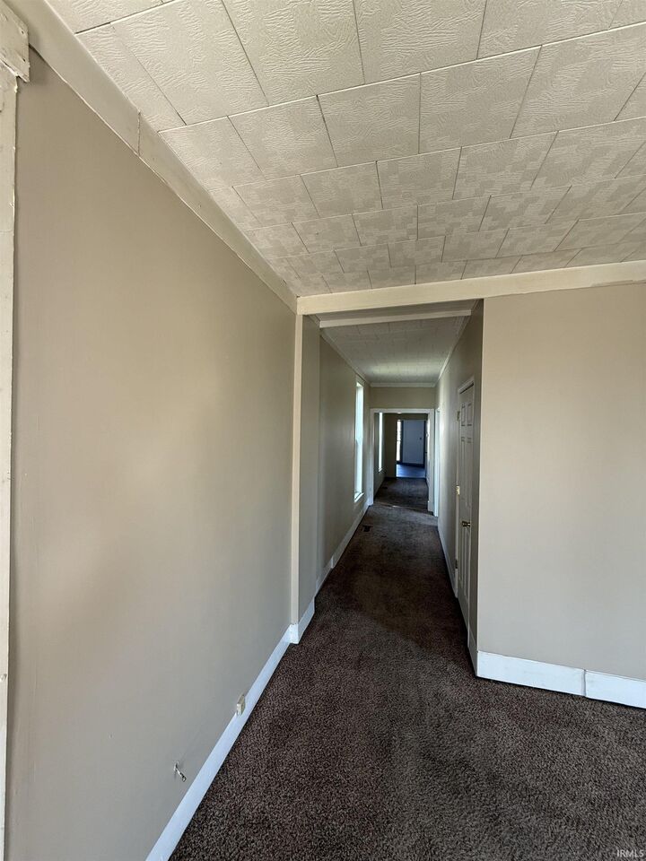 Property Photo: 910 N Mulberry Street IN 47620
