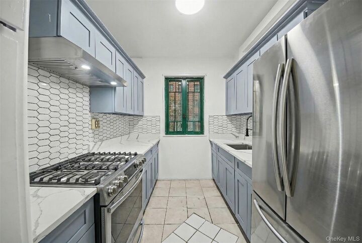 Property Photo: 2100 E Tremont Avenue 1F NY 10462