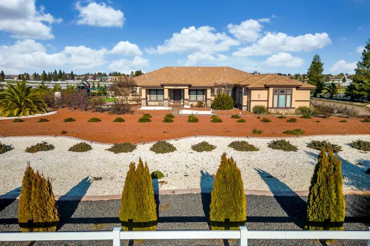 Property Photo:  9601 Stablegate Road  CA 95693 
