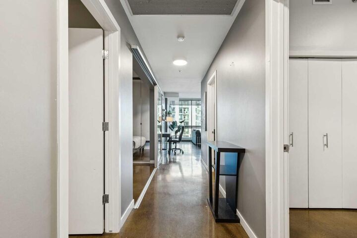 Property Photo:  135 13 Avenue SW 1811  AB T2R 0W8 