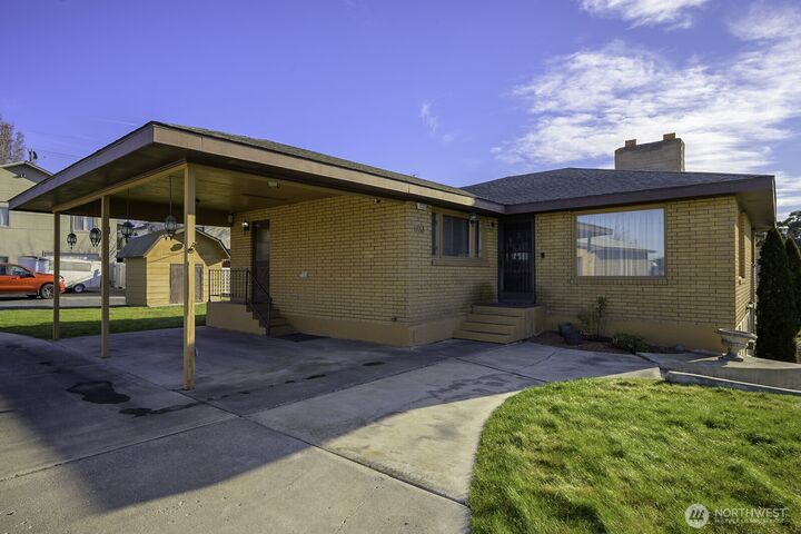 Property Photo:  1133  Ashley  WA 98837 