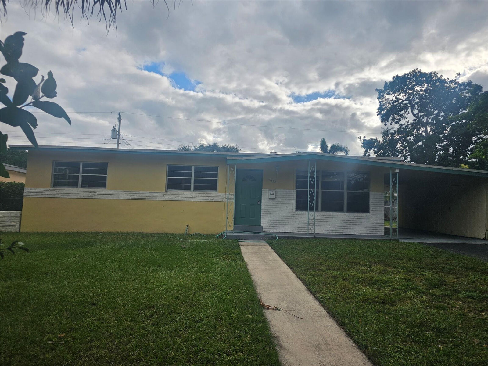Property Photo: 6828 NW 14th Street FL 33313