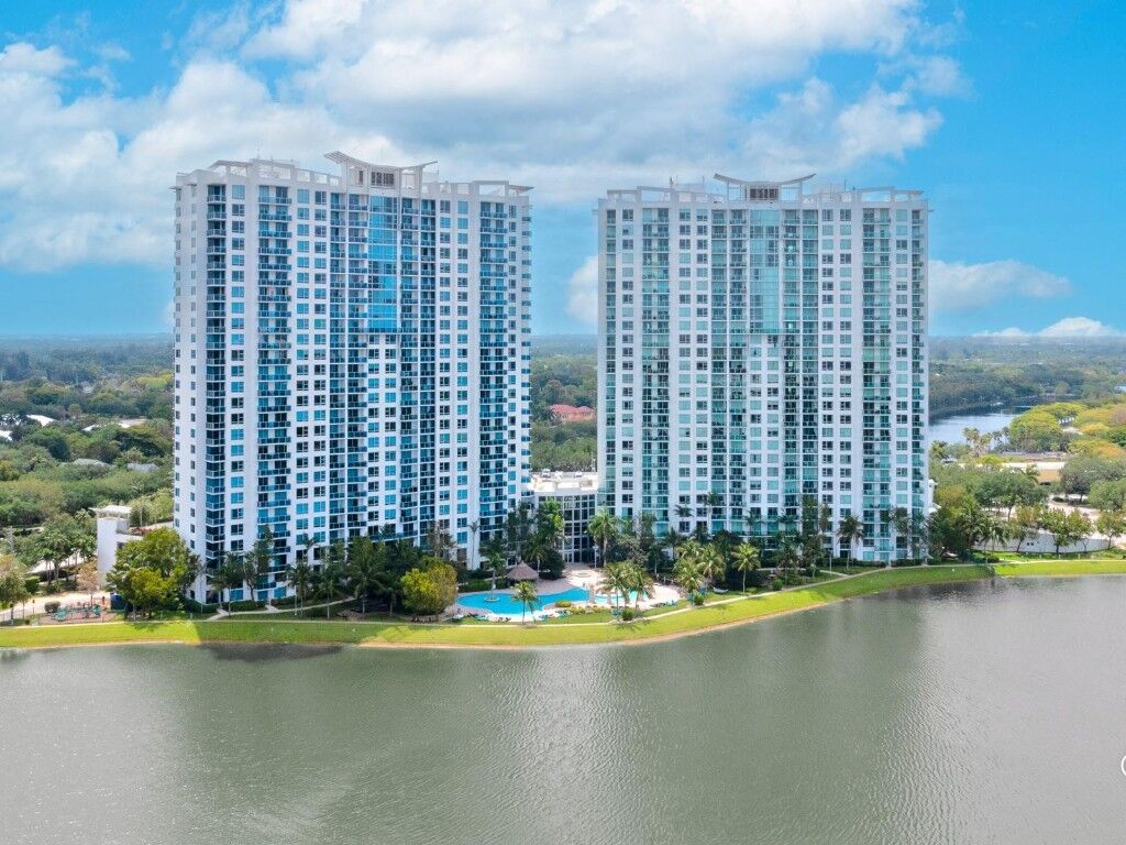 Property Photo: 2681 N Flamingo Road 1904S FL 33323