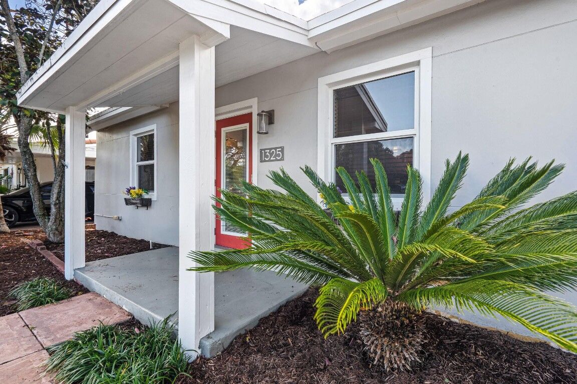 Property Photo:  1325 NW 5th Avenue  FL 33311 