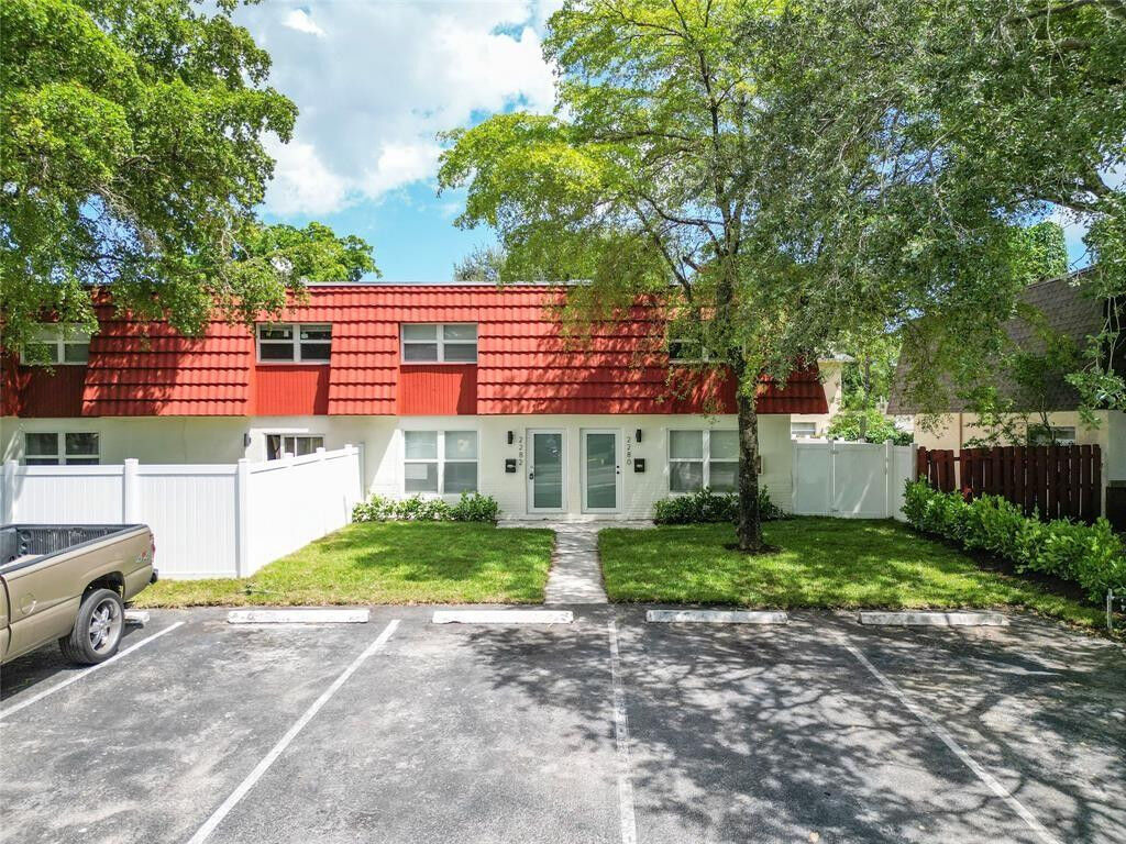Property Photo: 2280 NW 59th Way FL 33313