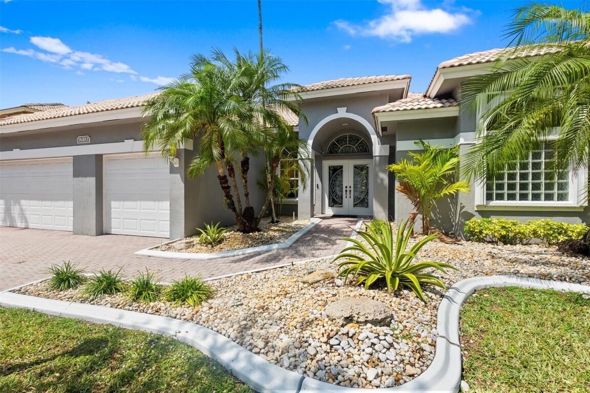 Property Photo:  16483 Segovia Circle  FL 33331 