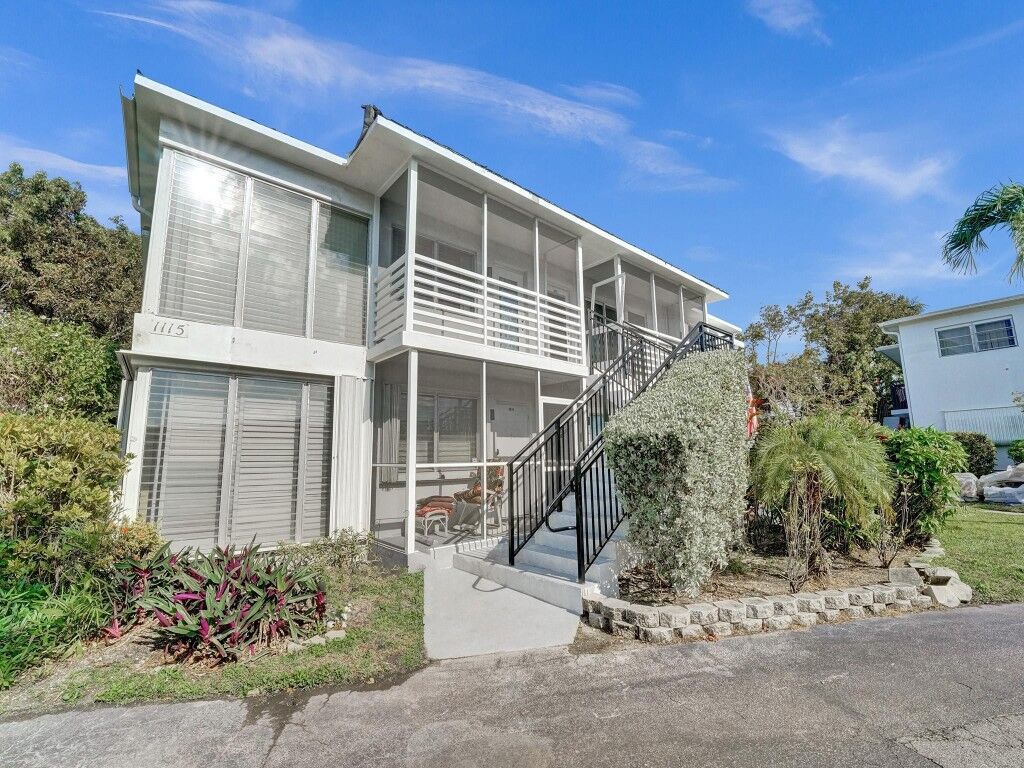 Property Photo:  1115 SE 14th Place 19C  FL 33316 