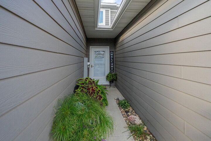 Property Photo:  5904 S Whisper Creek Pl Place  SD 57106 