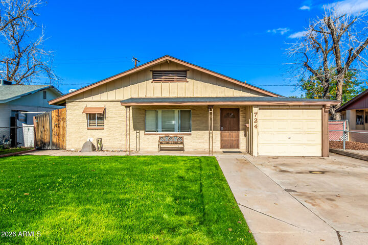 Property Photo:  724 E Park Place  AZ 85203 