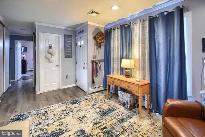 Property Photo:  6 Chestnut Lane  PA 19055 