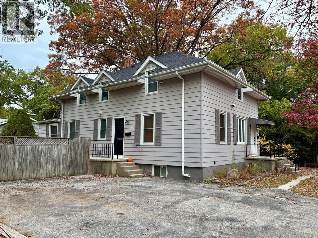 Photo de la propriété:  826 Michigan Avenue 2  ON N7V 1L6 