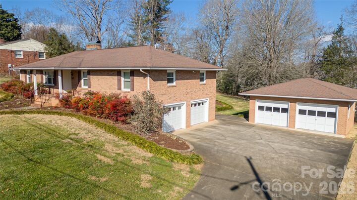 Property Photo:  207 Woodlawn Drive  NC 28655 