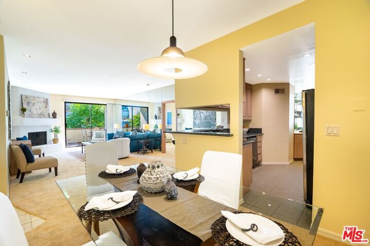 Property Photo:  11755 Montana Ave  CA 90049 