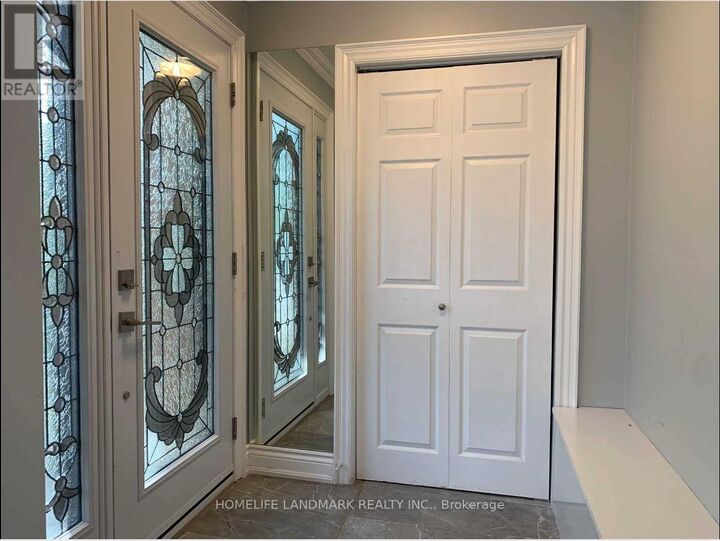 Property Photo: 3079 Lindenlea Drive Upper ON L5C 2C3