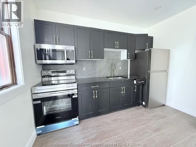 Property Photo:  691 Ouellette Avenue 6  ON N9A 4J4 