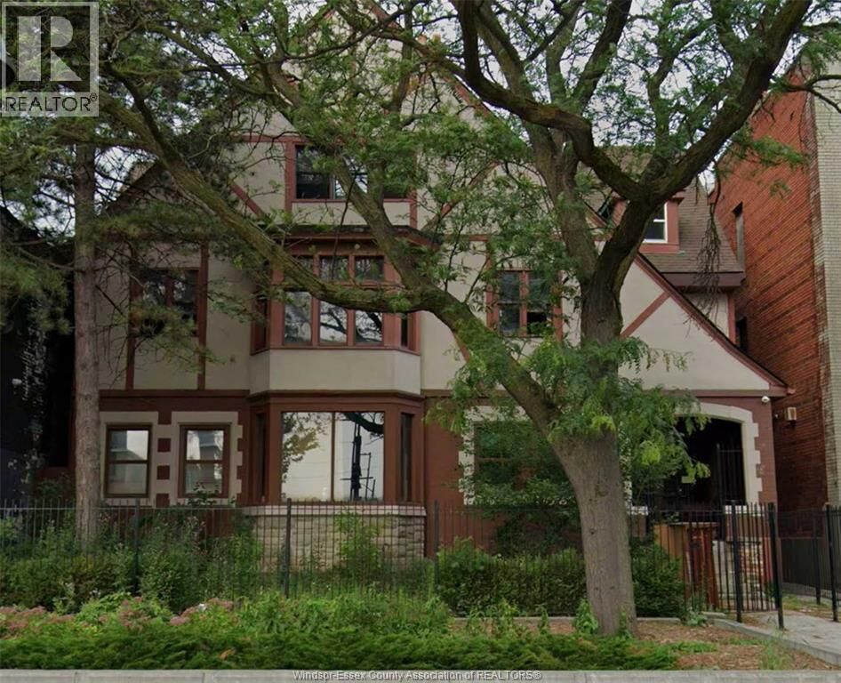 Property Photo:  691 Ouellette Avenue 3  ON N9A 4J4 