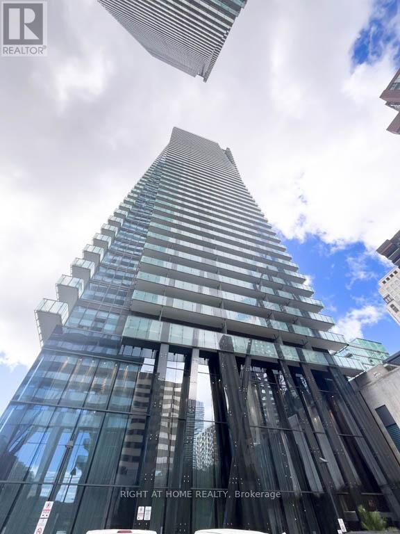 Property Photo:  65 St Mary Street 3804  ON M5S 0A6 