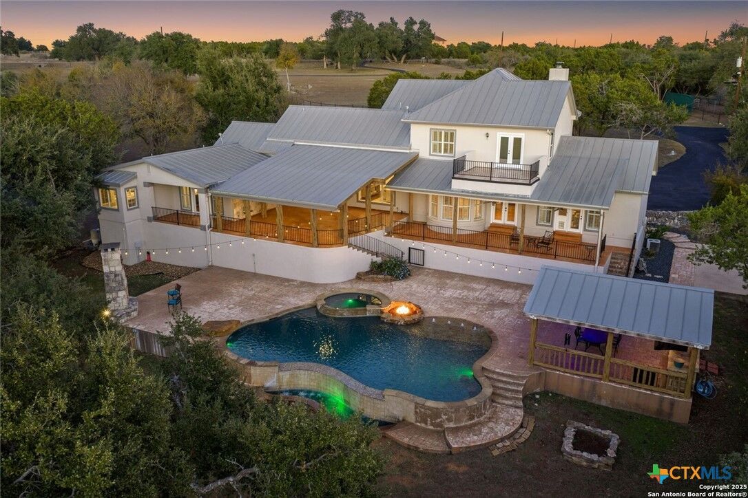 Property Photo:  1041 Homestead Ridge  TX 78132 