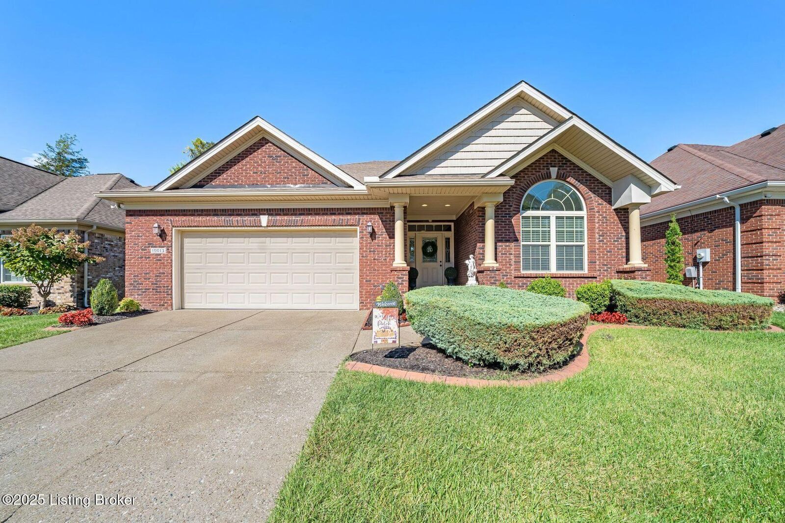 Property Photo:  10013 Cedar Garden Dr  KY 40291 