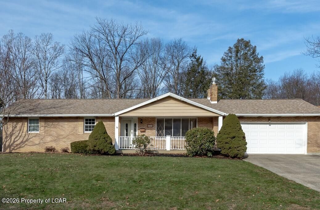 Property Photo:  86 Seneca Drive  PA 18634 