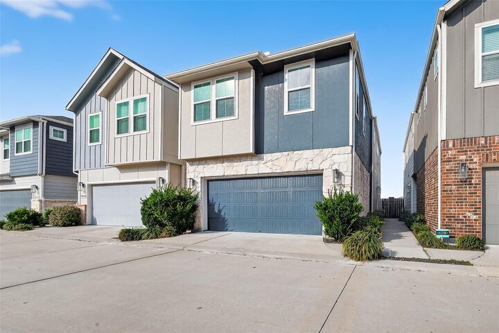 Property Photo: 9816 Magnolia Village Lane TX 77080