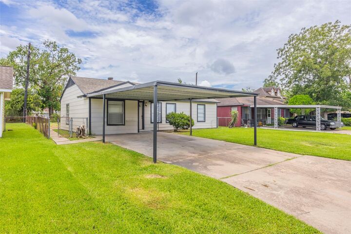 Property Photo:  5007 Northridge Drive  TX 77033 