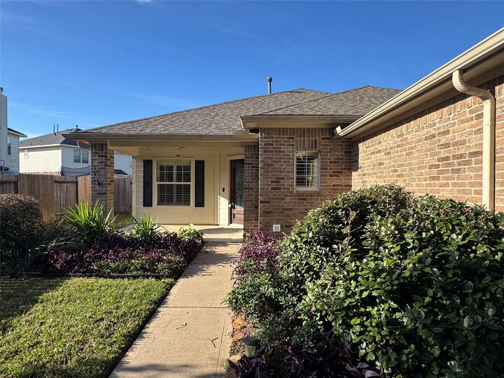 Property Photo: 2711 Lakecrest Way Drive TX 77493