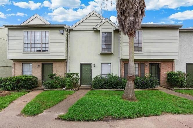 Property Photo: 8704 Victorian Village Drive 8704 TX 77071