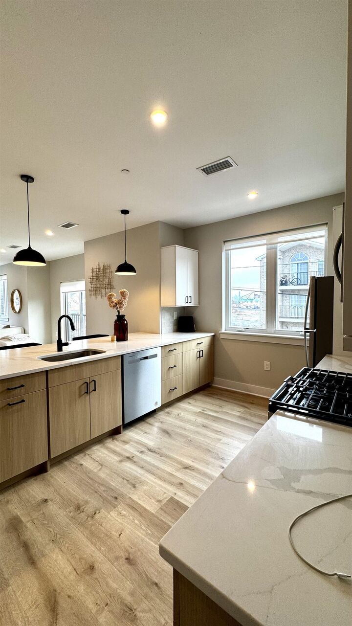 Property Photo:  203-205 Randolph Ave 101  NJ 07305 