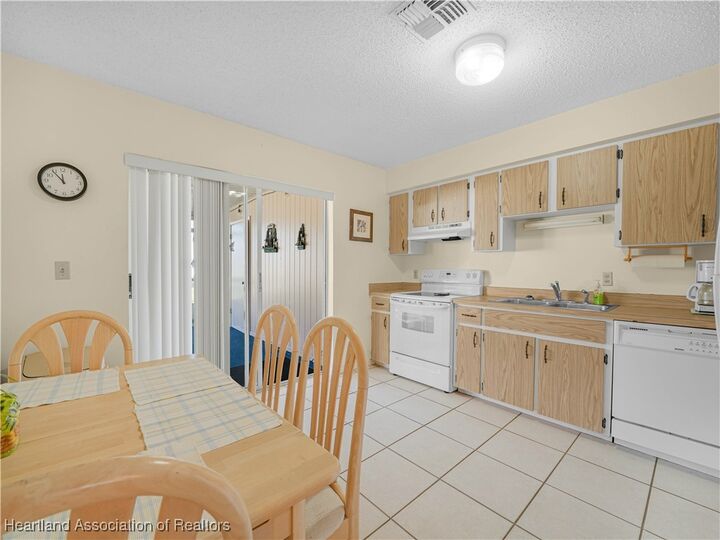 Property Photo:  4018 Vilabella Drive  FL 33872 