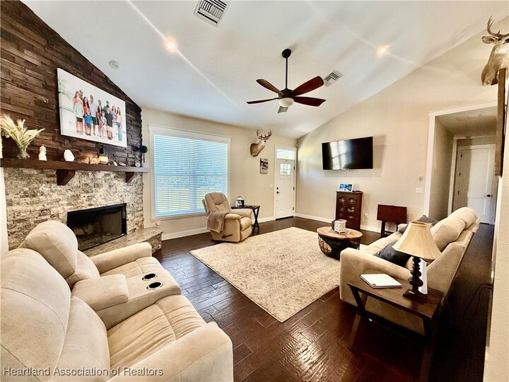 Property Photo: 5931 Fig Road FL 33875