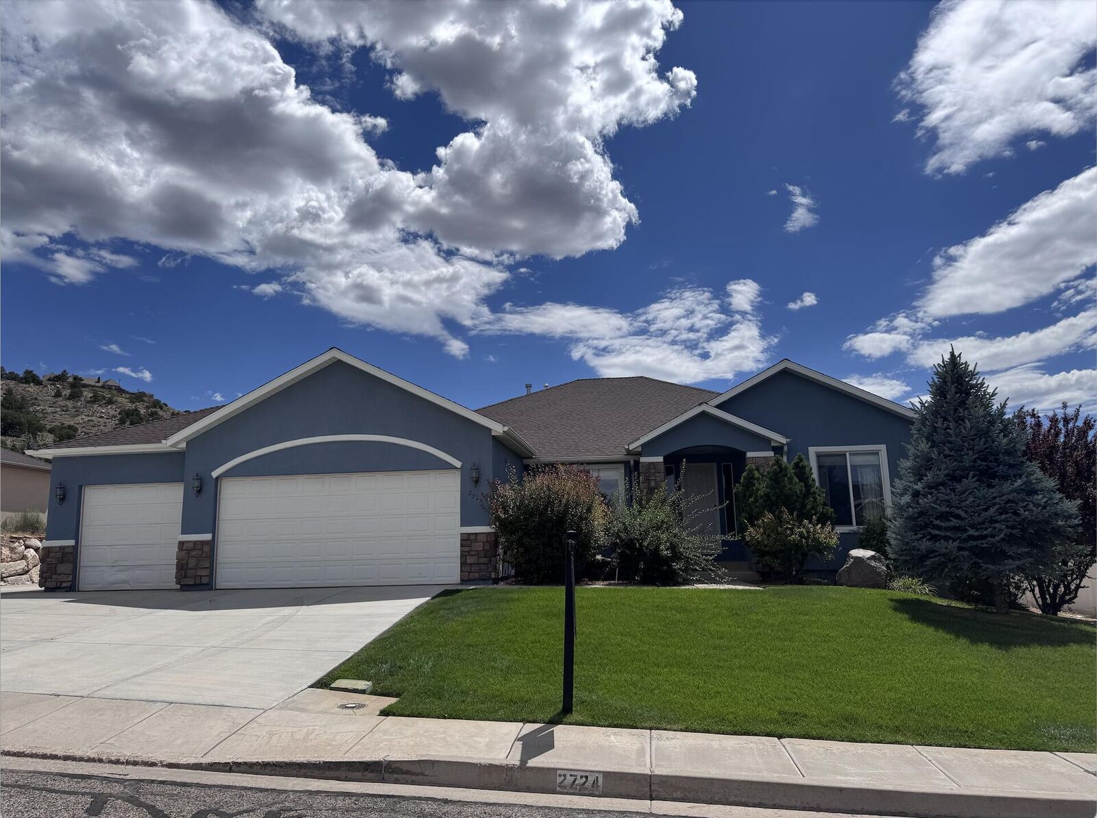 Property Photo: 2724 W Cookie Jar Cir UT 84720