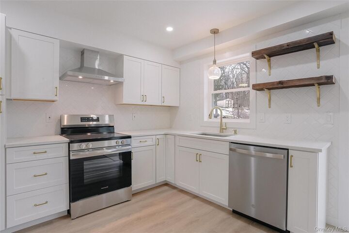 Property Photo:  17 Maple Street  NY 12508 
