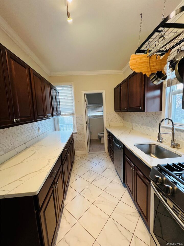 Property Photo:  2313 Ellis Avenue  NY 10462 