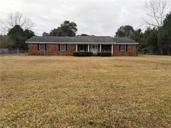 Property Photo:  5174 Roswell Road S  AL 36619 