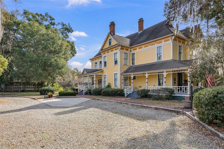 Property Photo:  221 SE 7th Street  FL 32601 