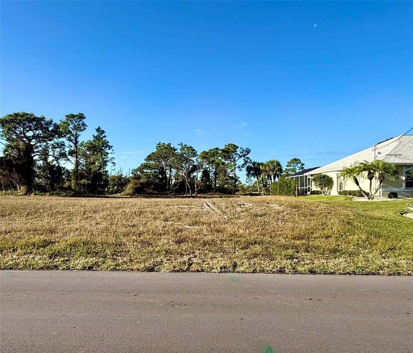 Property Photo:  110 Tournament Road  FL 33947 