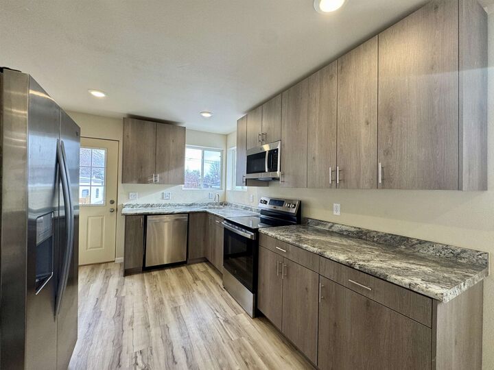 Property Photo: 616 NW 18th St ND 58703