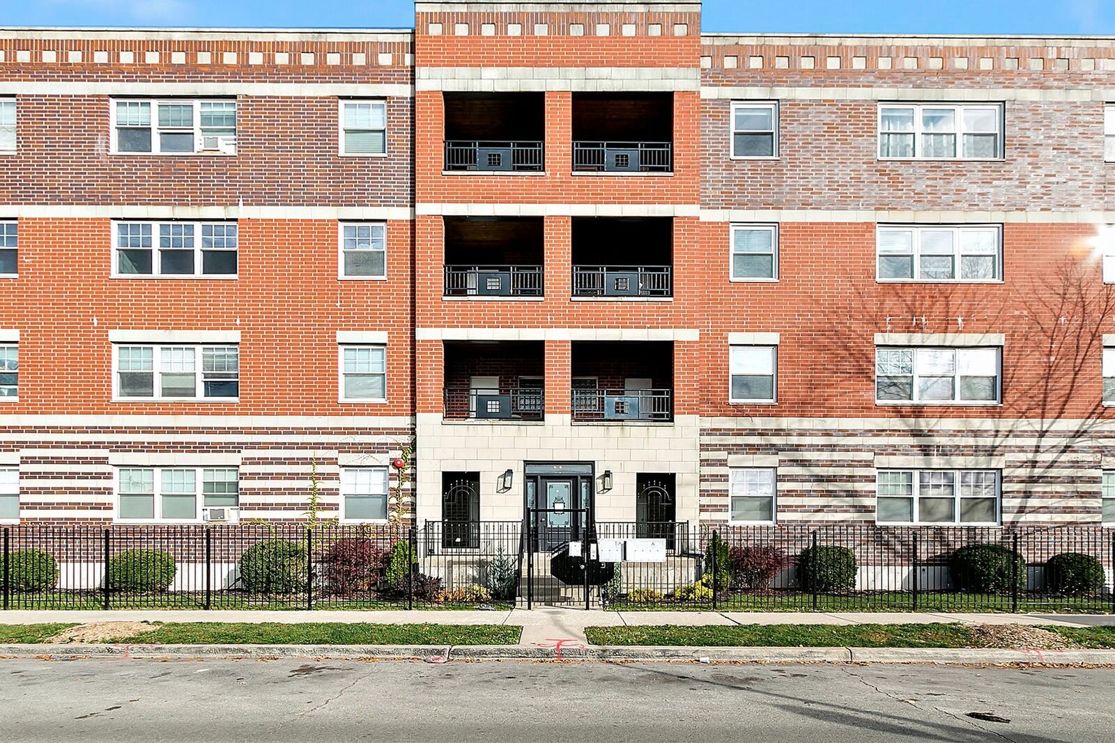 Property Photo: 6156 S Kenwood Avenue 1E IL 60637