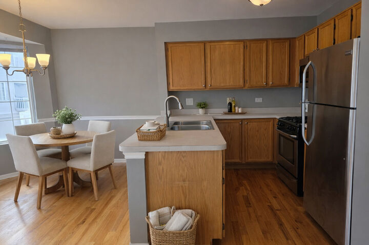 Property Photo:  2380 Dawson Lane  IL 60102 