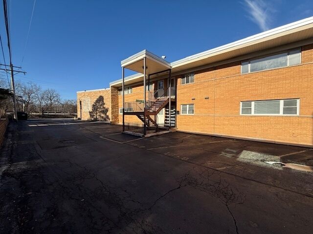 Property Photo:  10 Garden Drive 8  IL 60526 