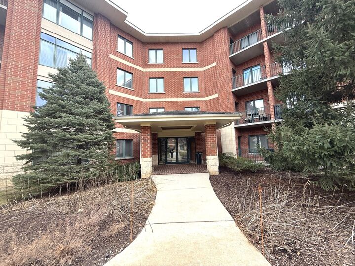 Property Photo:  855 E 22nd Street 202  IL 60148 