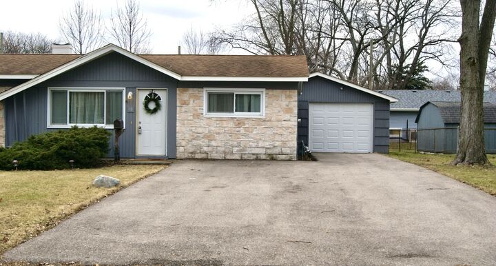 Property Photo:  38 Surrey Road  IL 60538 
