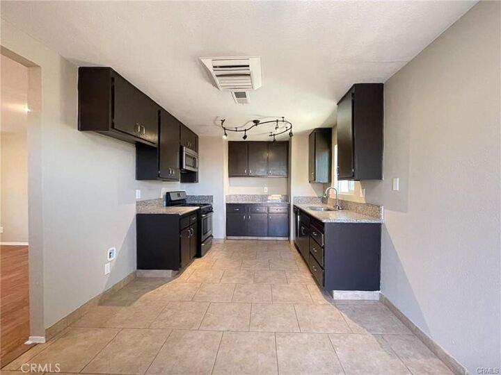 Property Photo: 40205 162nd E CA 93591