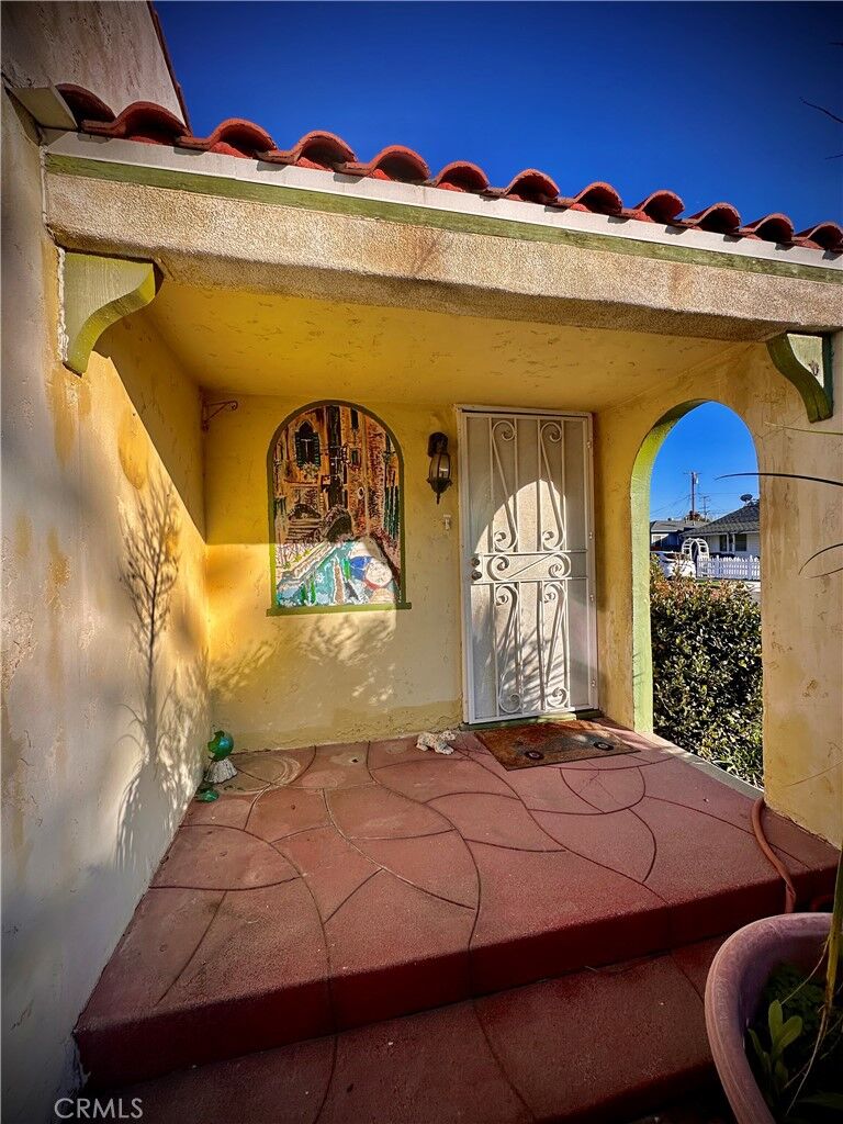 Property Photo:  471 E Platt Street  CA 90805 