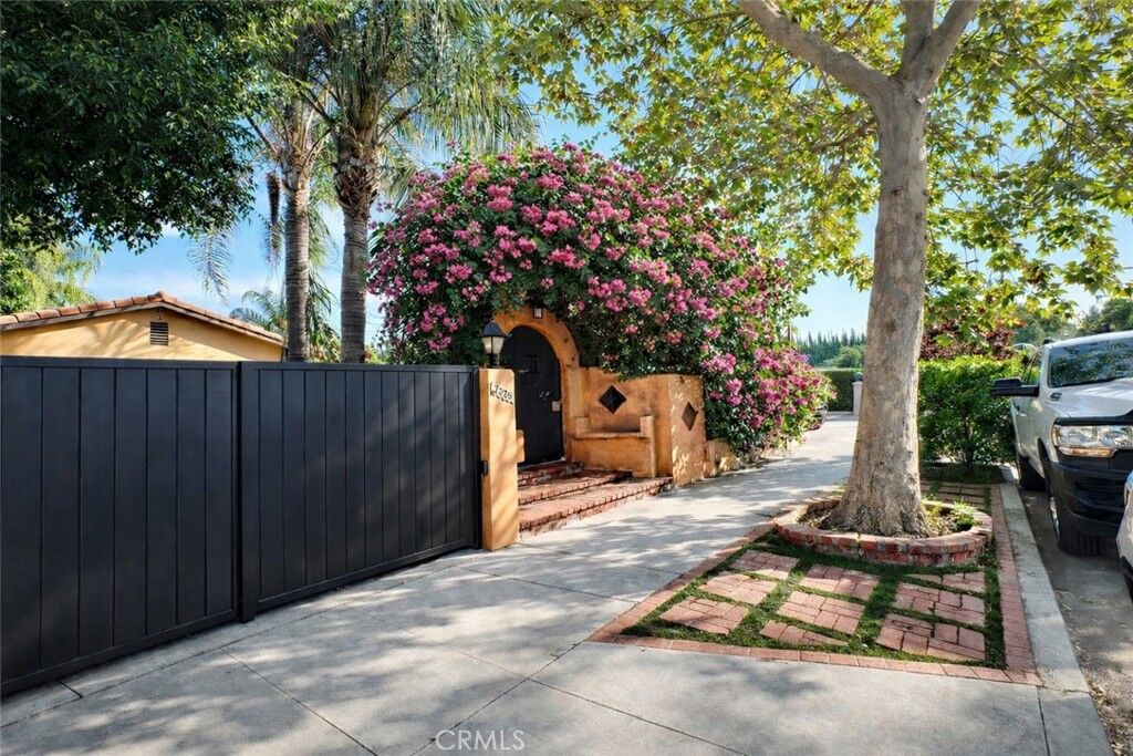 Property Photo:  7326 Vanalden  CA 91335 