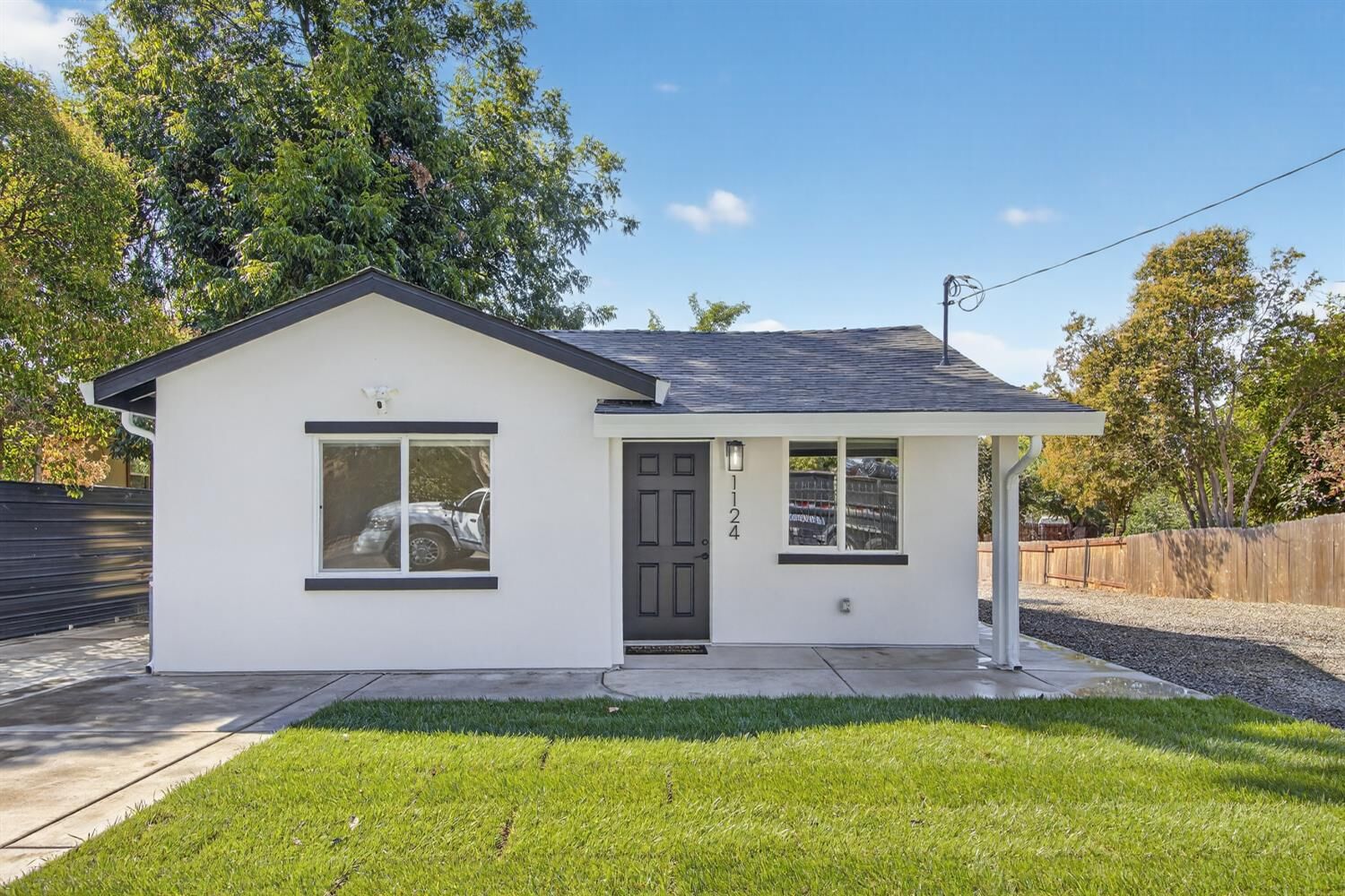 Property Photo: 1124 Acacia Avenue CA 95815