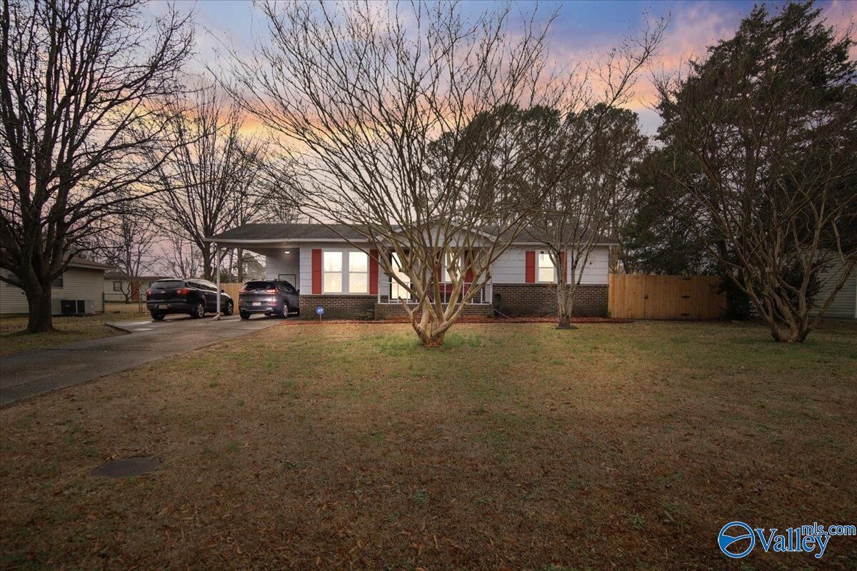 Property Photo: 305 Beard Street AL 35601
