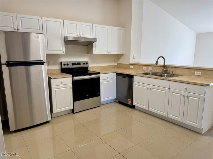 Property Photo: 10743 Robinson Street FL 33908
