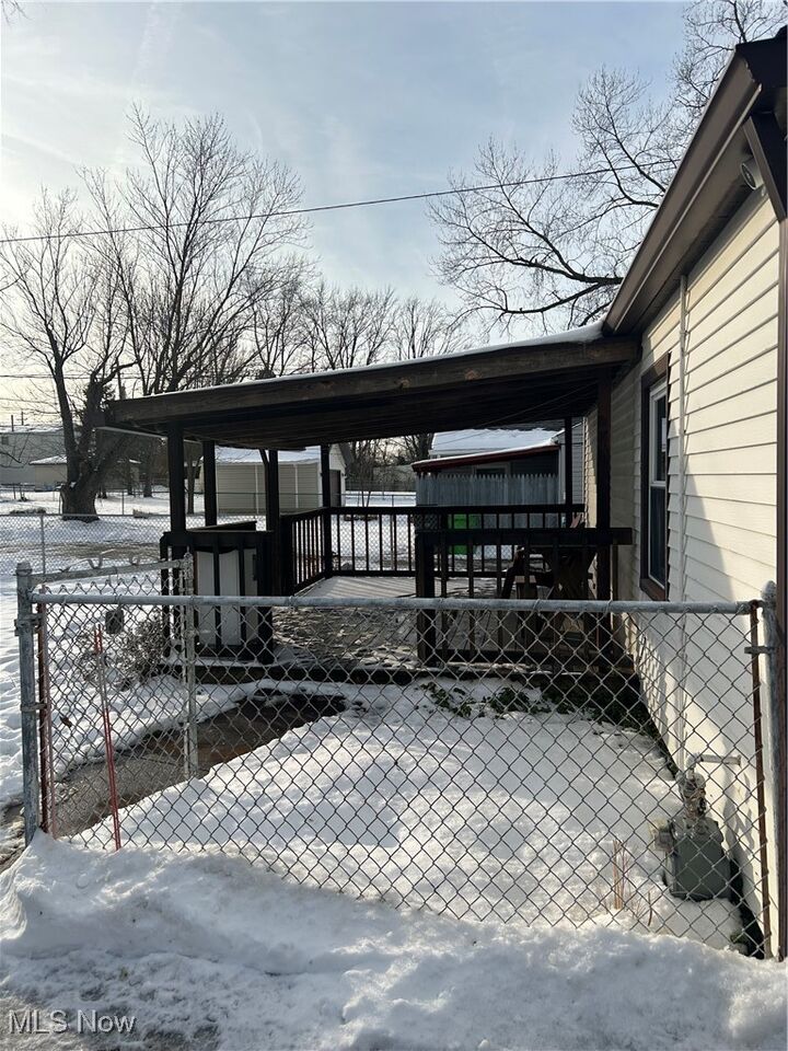 Property Photo:  172 Best Street  OH 44146 